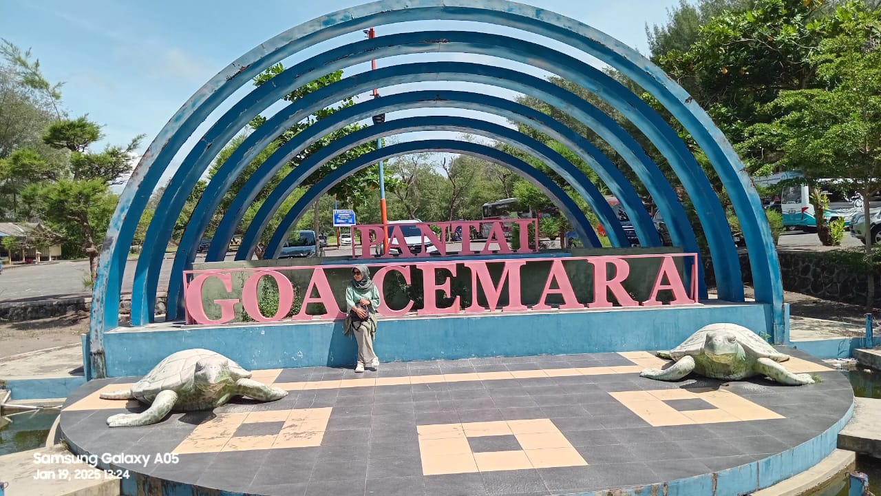 Nyantai dan Refresing ke Pantai Goa Cemara Bantul. Nikmati Saja!