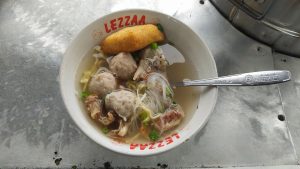 Seporsi bakso pak Sukoyono. (Foto: Herdy S)