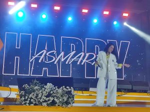 Penampilan Happy Asmara. (Foto: Herdy)