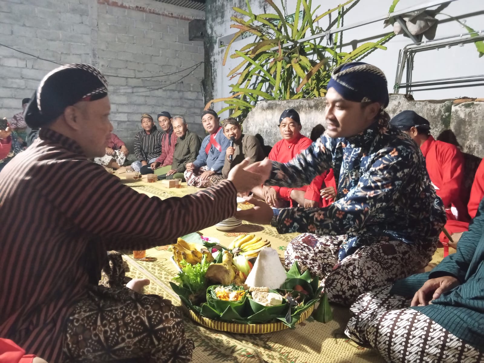 Malam 1 Suro di Dusun Druwo: Merawat Nyala Spirit Kyai Padang Lewat Doa dan Kirab Pusaka